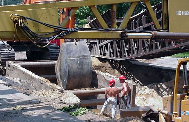 Wastewater 60 Inch Main - June 2001 - trenching for new pipes scooping