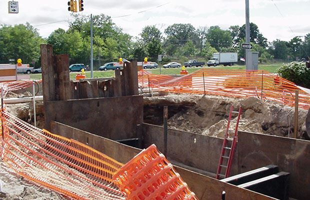 Wastewater 60 Inch Main - September 2001 - excavation near Seaway Drive