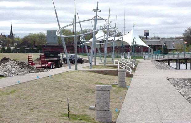 Heritage Landing - May 7 2002 - north to south view