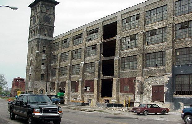 Amazon Building - May 6 2001 - warehouse with trucks