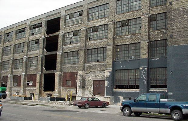 Amazon Building - May 6 2001 - warehouse