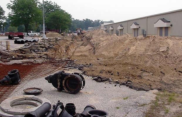 Apple Avenue Mall - July 18 2001 - laying new pipe
