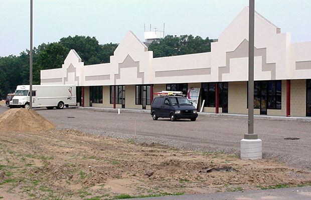 Apple Avenue Mall - July 18 2001 - west view