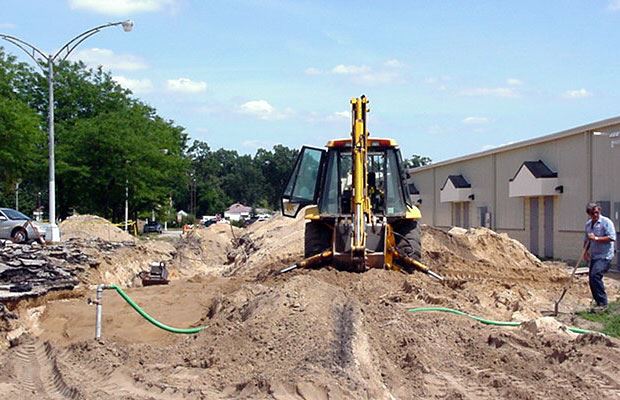 Apple Avenue Mall - July 27 2001 - quarter apple mall construction