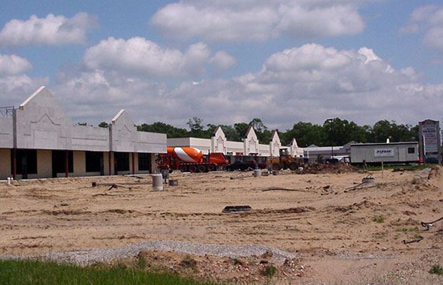 Apple Avenue Mall - May 22 2001 - front view