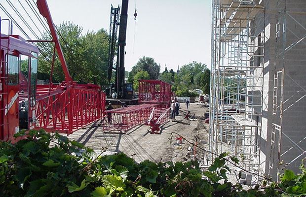 Balcom's Cove Condominiums - August 29 2001 - crane assembly