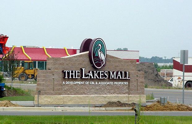 Lakes Mall - July 18 2001 - entrance sign