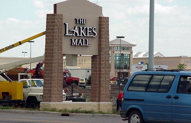 Lakes Mall - July 27 2001 - entrance sign
