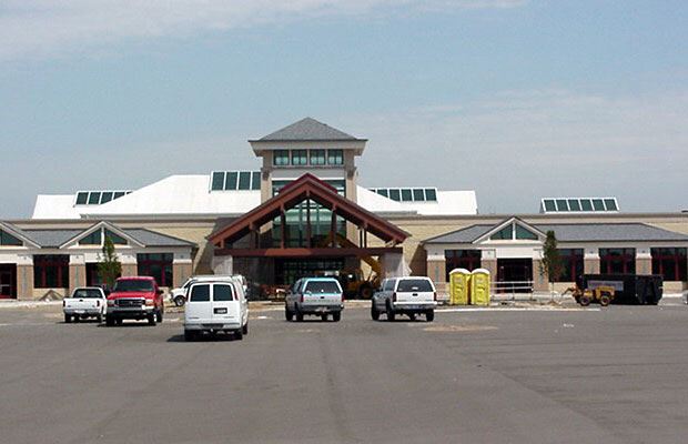 Lakes Mall - June 20 2001 - main entrance