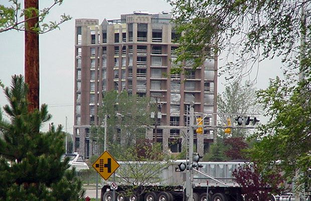 Shoreline Inn - May 8 2001 - trucks